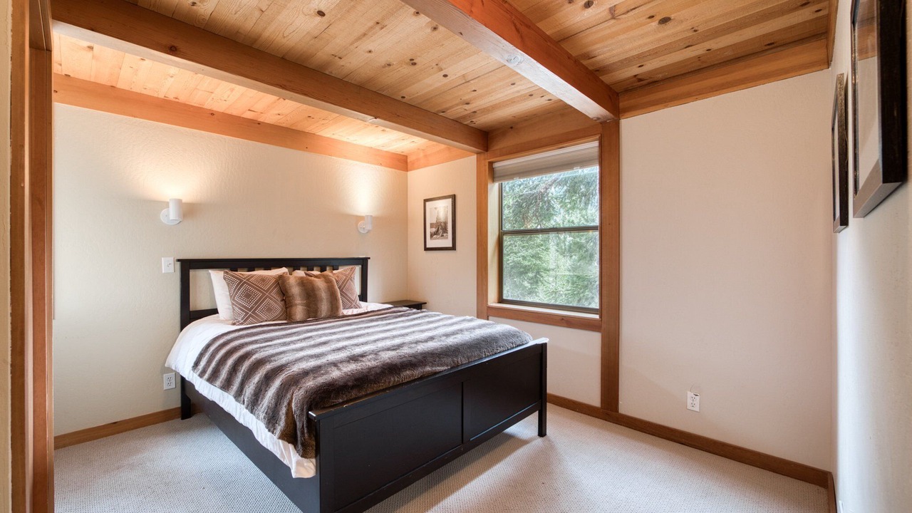 Photo of Bedroom in Alpine Meadows