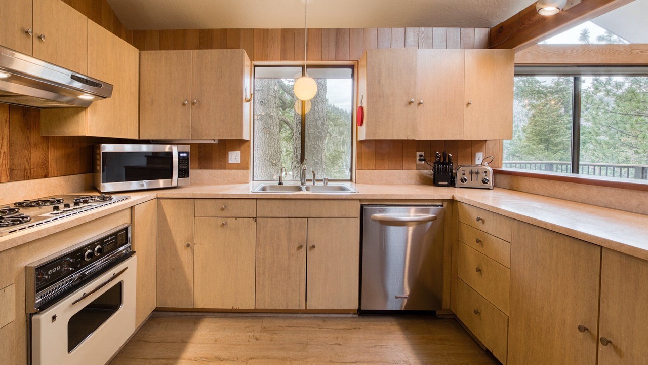 Photo of Kitchen in Alpine Meadows