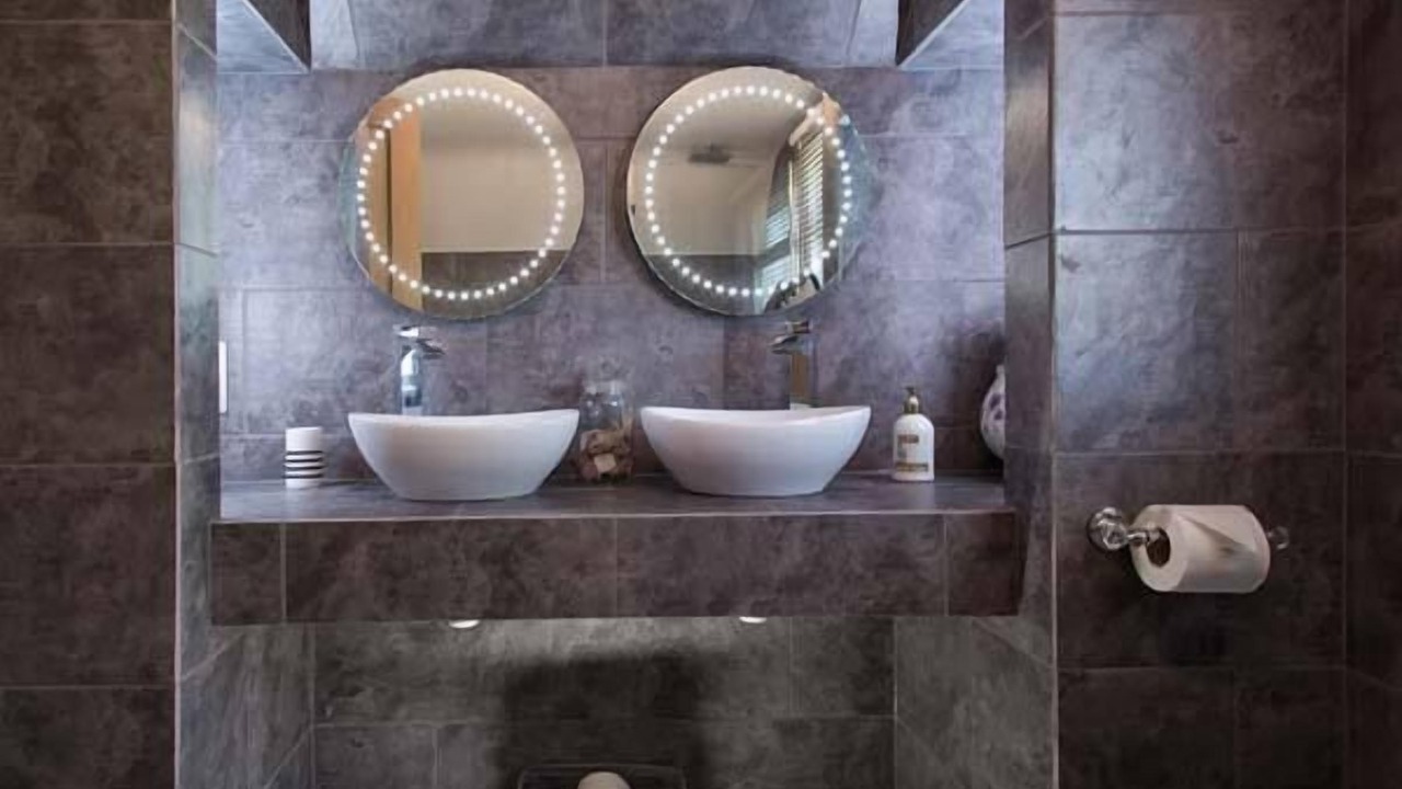 Photo of Bathroom in Rock