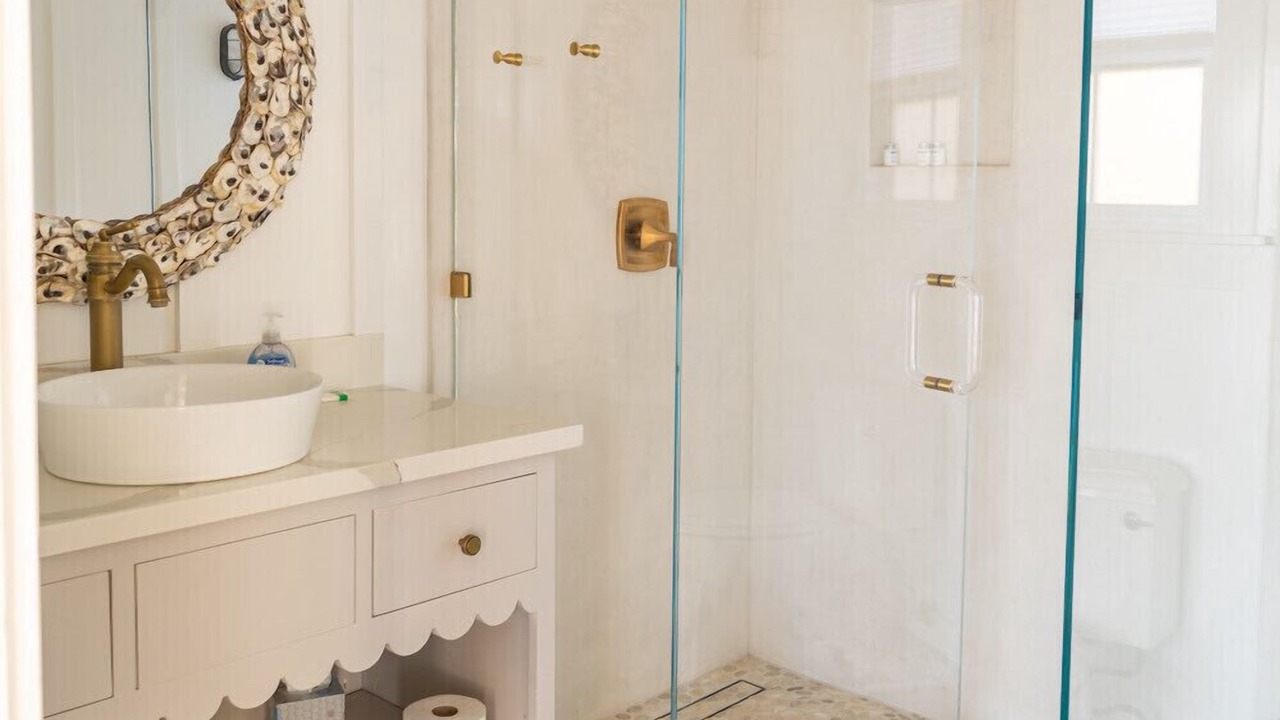 Photo of Bathroom in Faria Beach