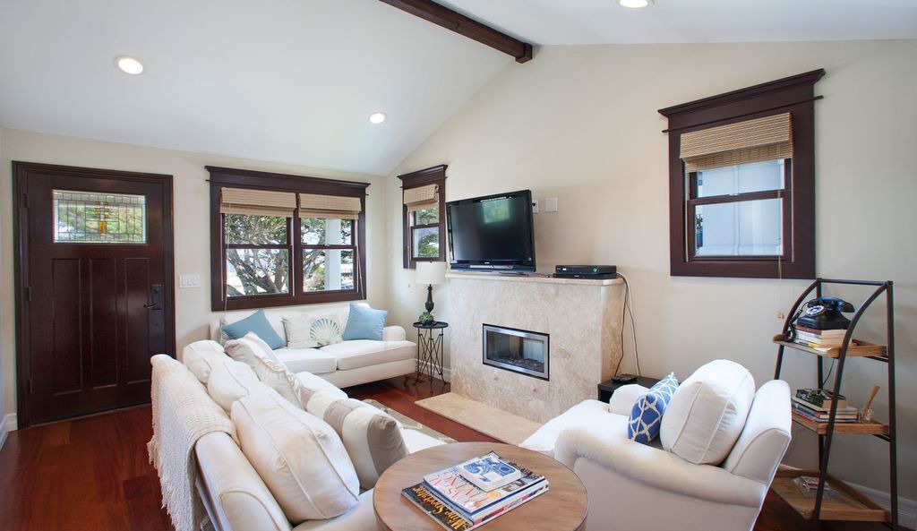 Photo of Livingroom in Monterey