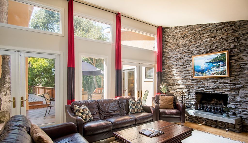 Photo of Livingroom in Del Monte Forest