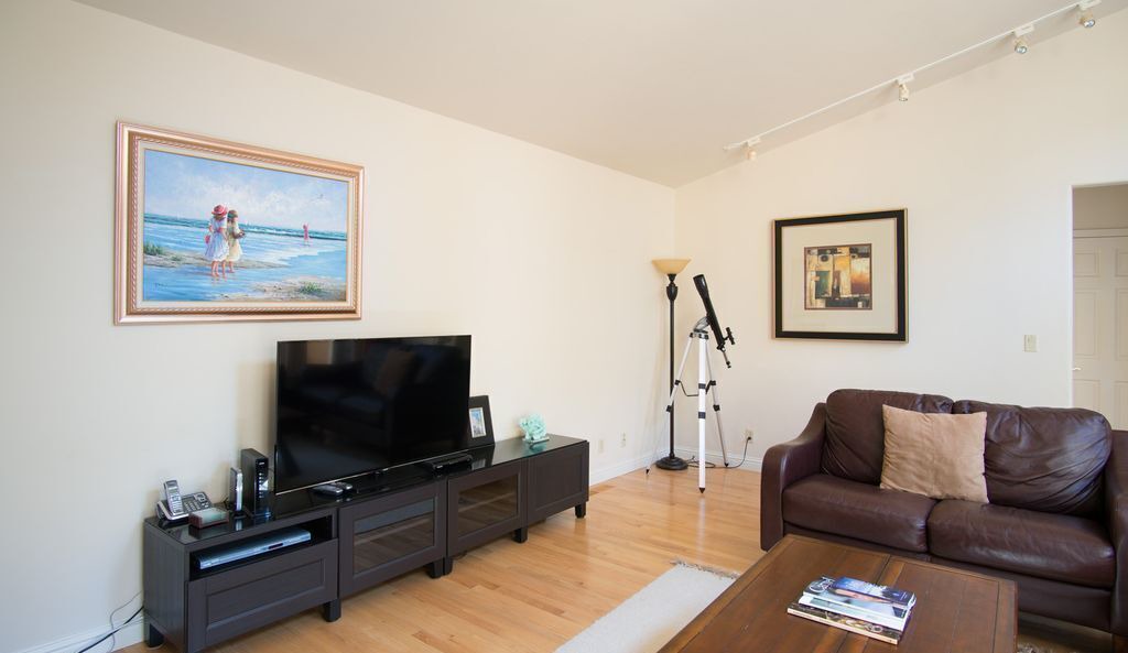 Photo of Livingroom in Del Monte Forest