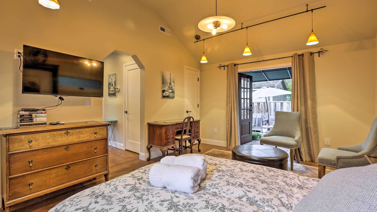 Photo of Bedroom in West Menlo Park