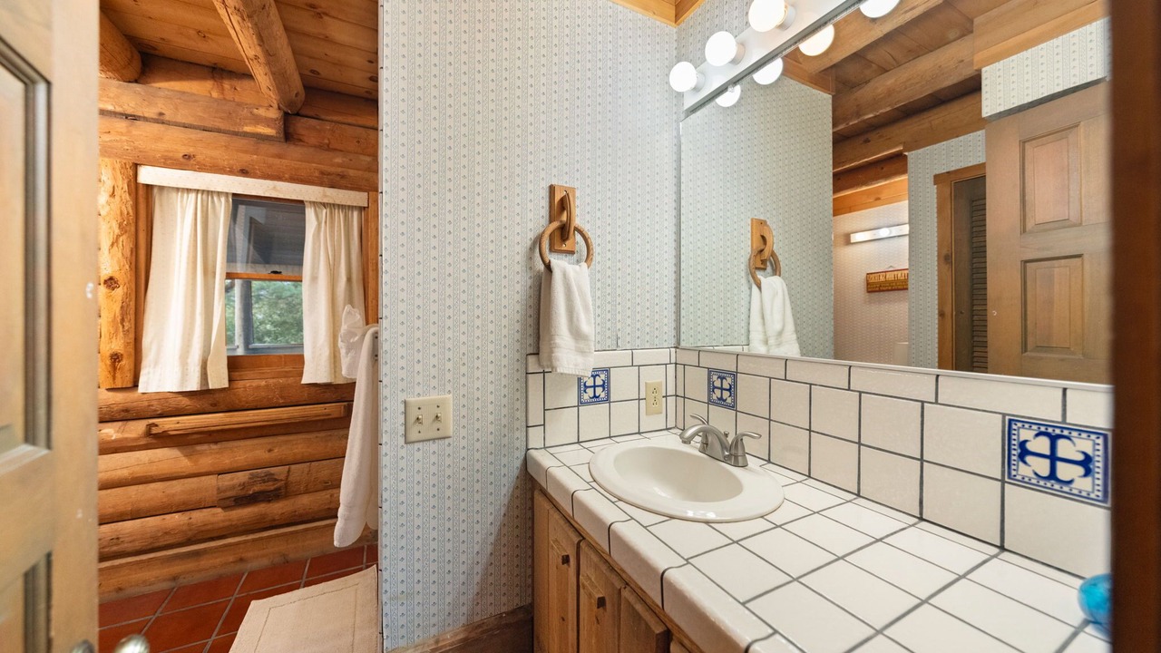 Photo of Bathroom in Idyllwild