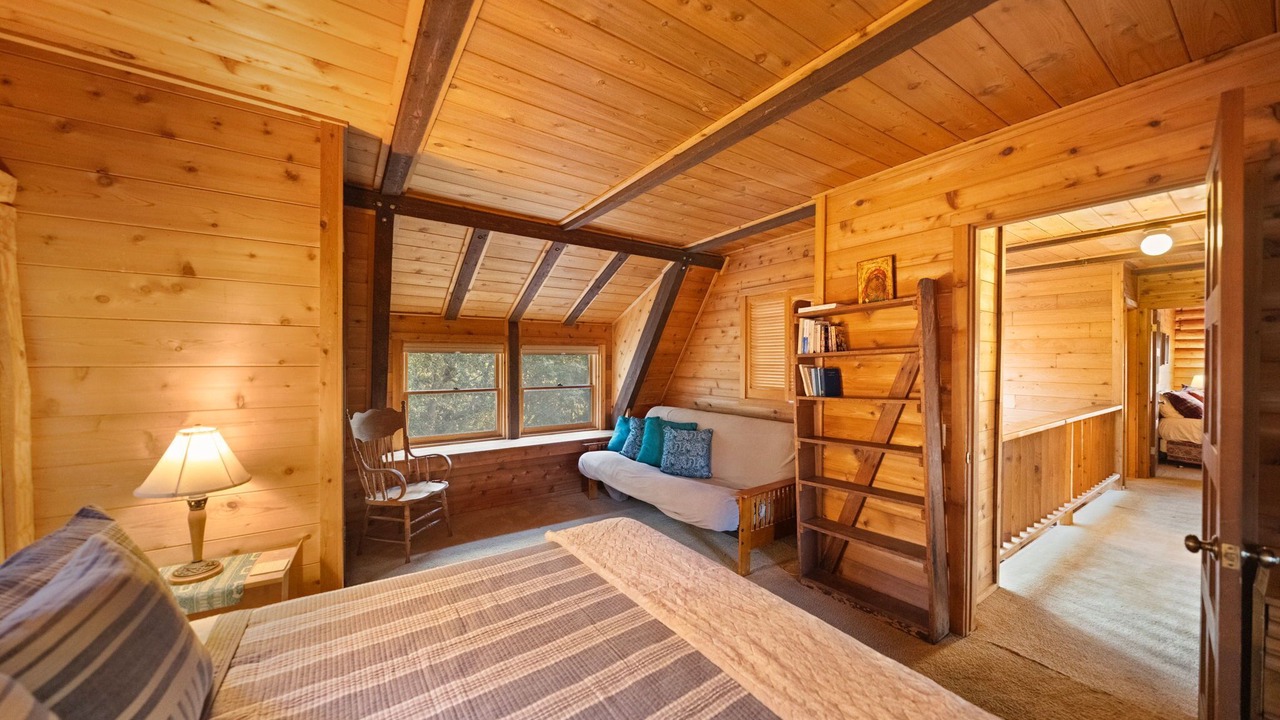 Photo of Bedroom in Idyllwild