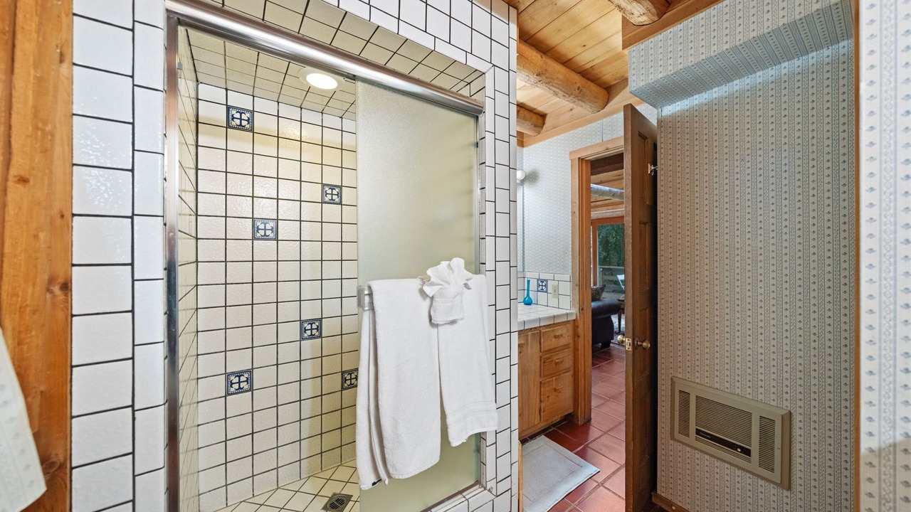 Photo of Bathroom in Idyllwild