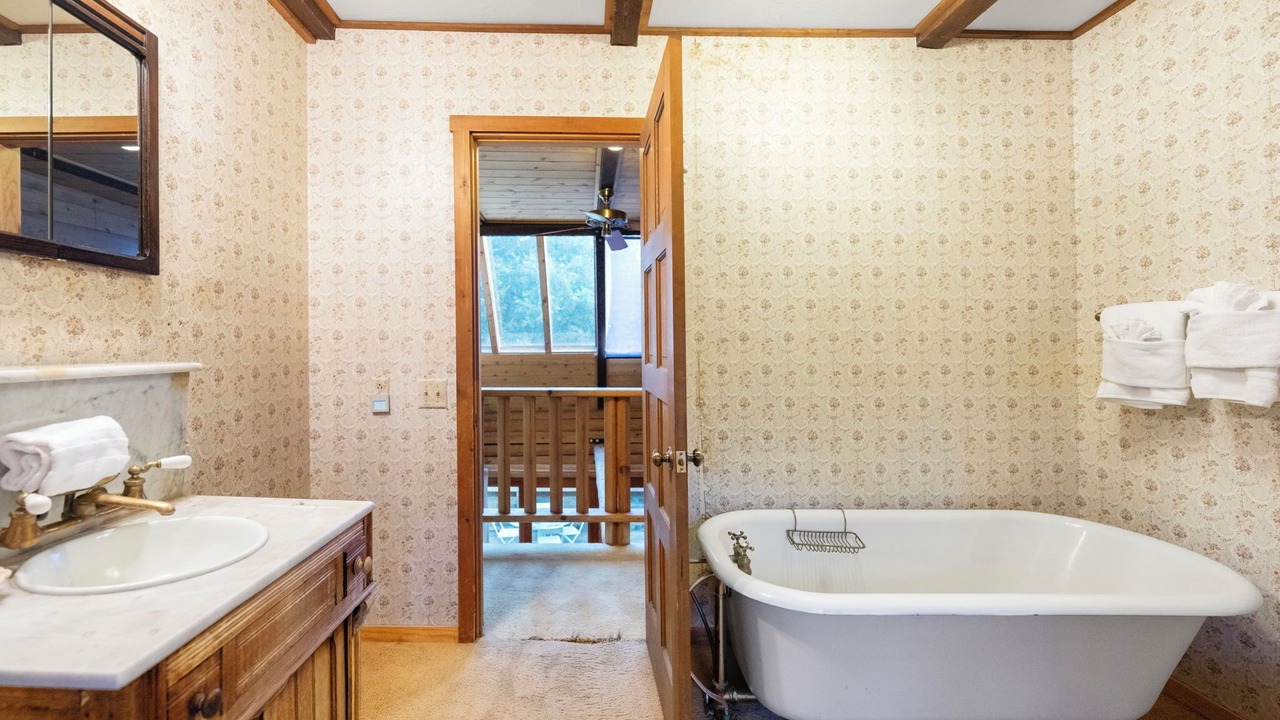 Photo of Bathroom in Idyllwild