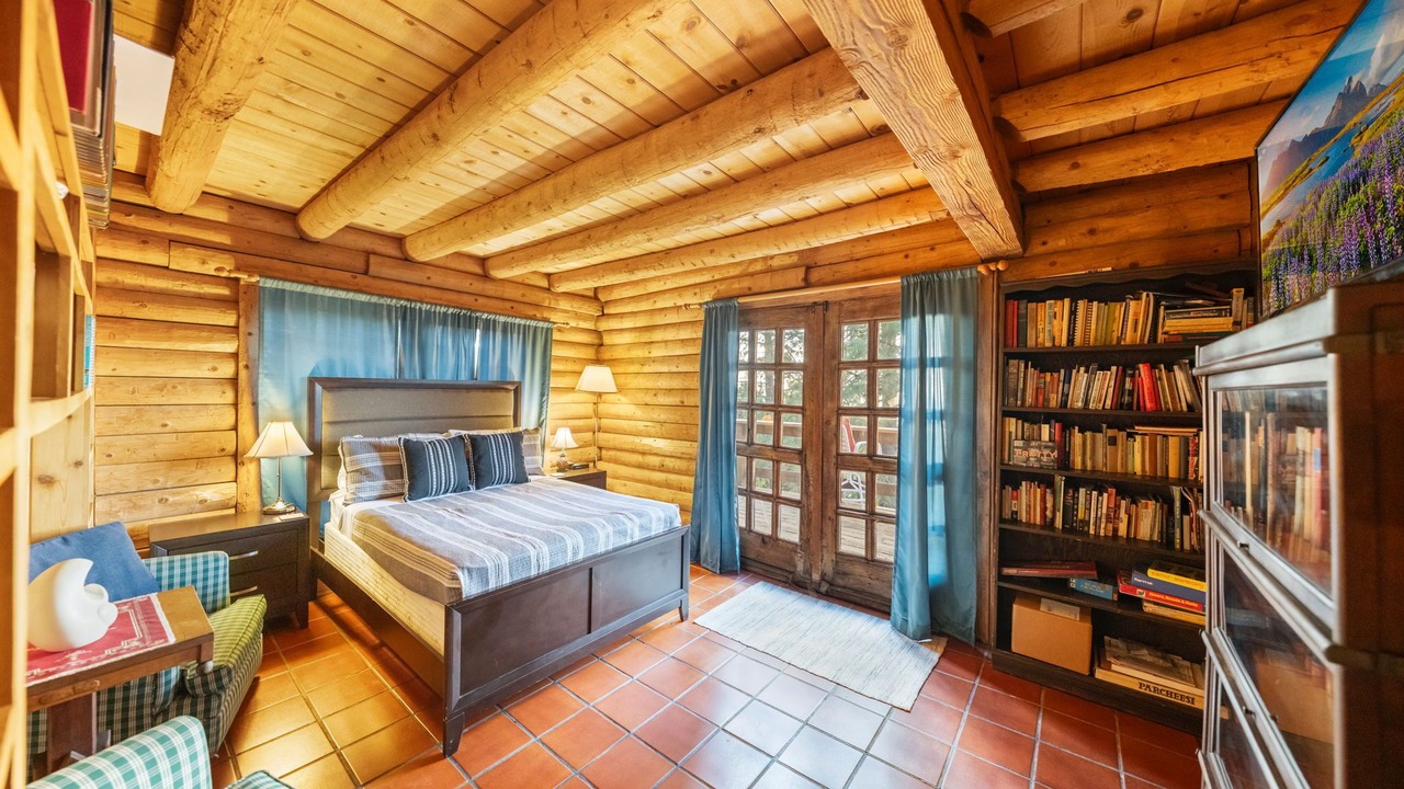 Photo of Bedroom in Idyllwild