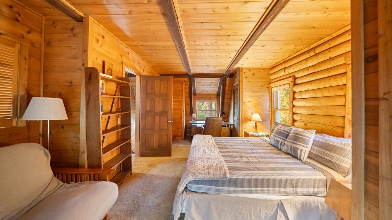 Photo of Bedroom in Idyllwild