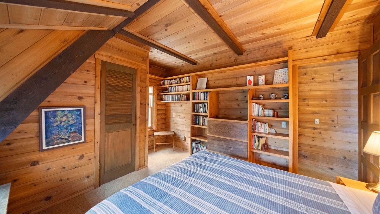 Photo of Bedroom in Idyllwild