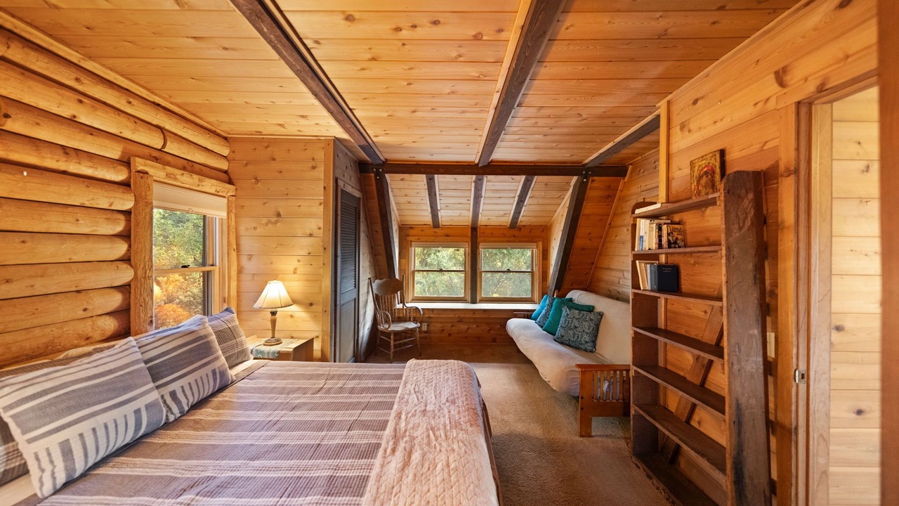 Photo of Bedroom in Idyllwild