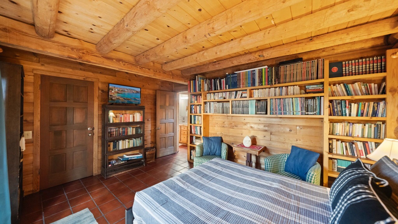 Photo of Bedroom in Idyllwild