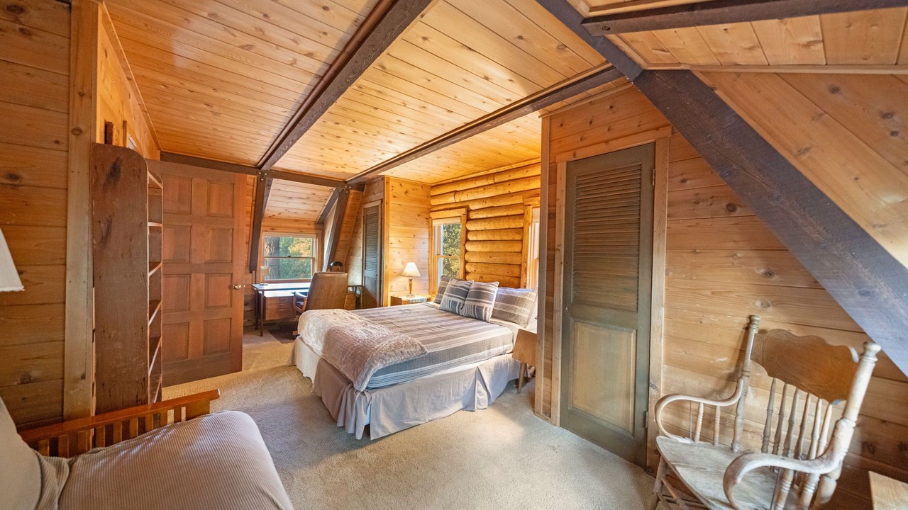 Photo of Bedroom in Idyllwild