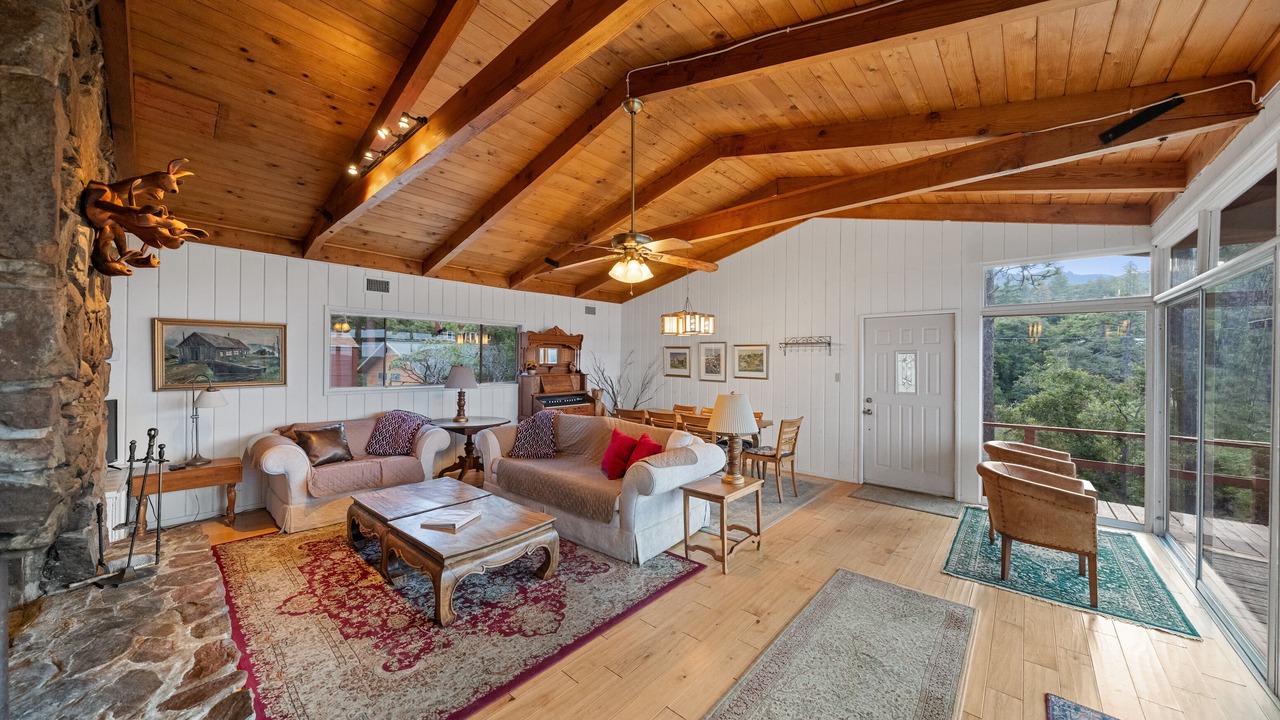 Photo of Livingroom in Pine Cove