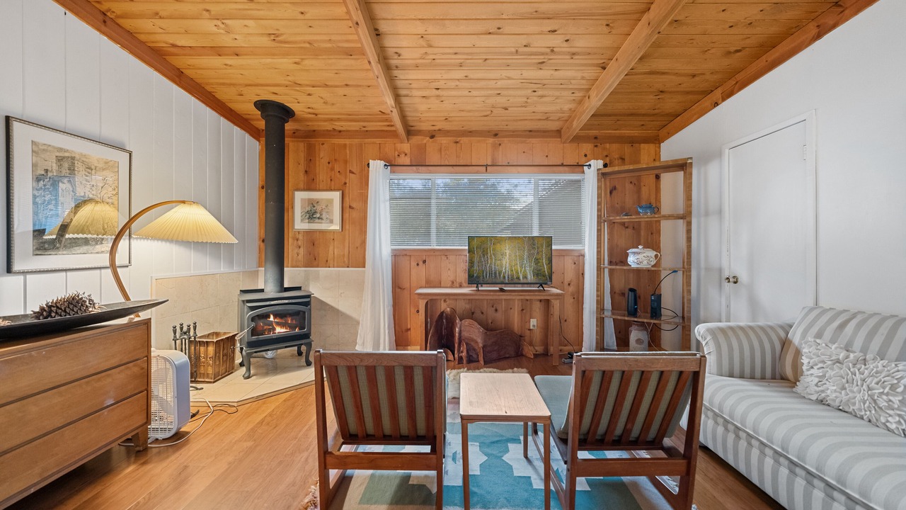 Photo of Livingroom in Pine Cove