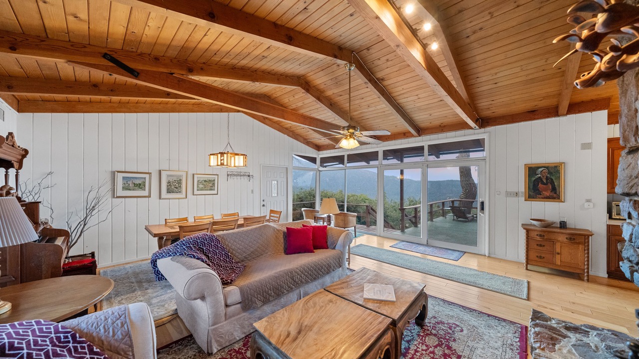 Photo of Livingroom in Pine Cove