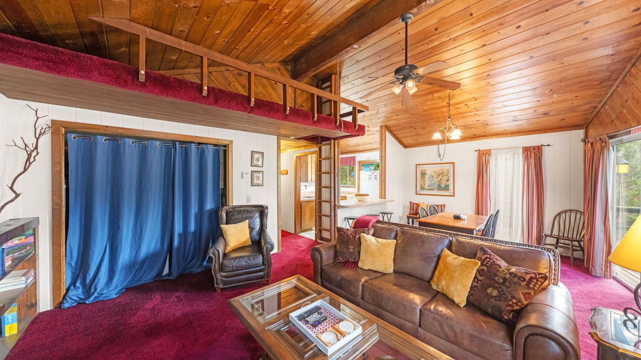 Photo of Livingroom in Idyllwild