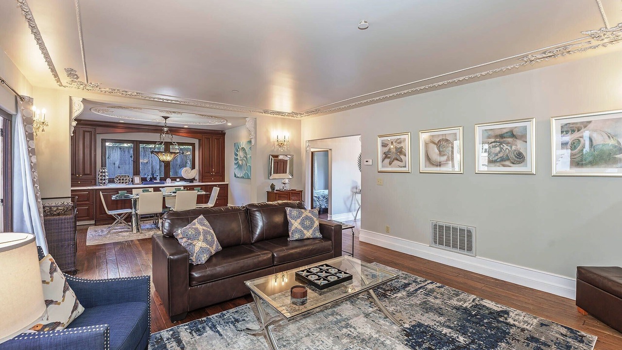 Photo of Livingroom in Golden Rectangle