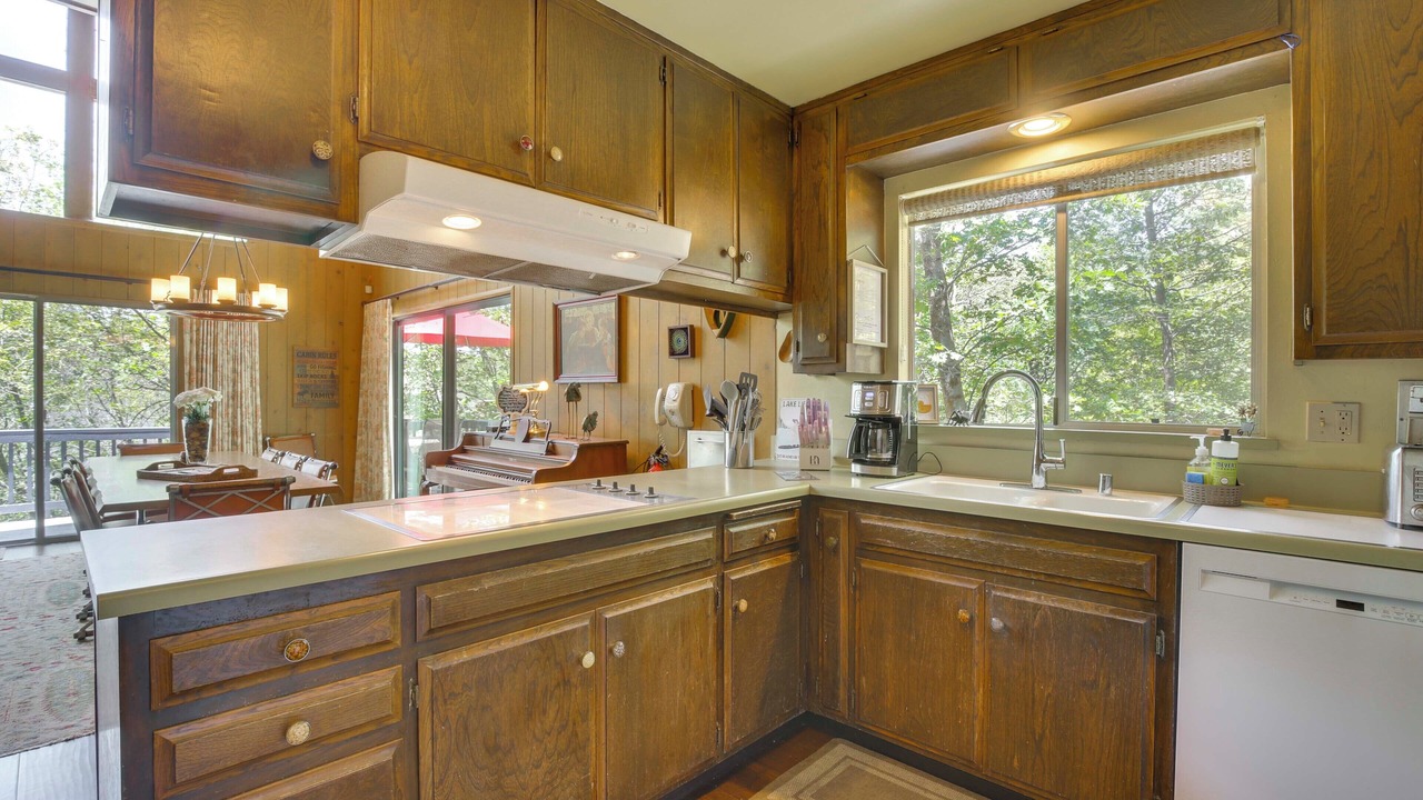 Photo of Kitchen in Lake Arrowhead