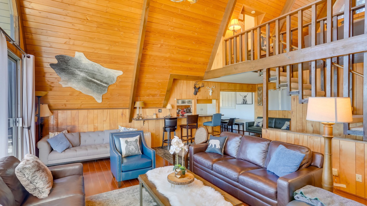 Photo of Livingroom in Lake Arrowhead