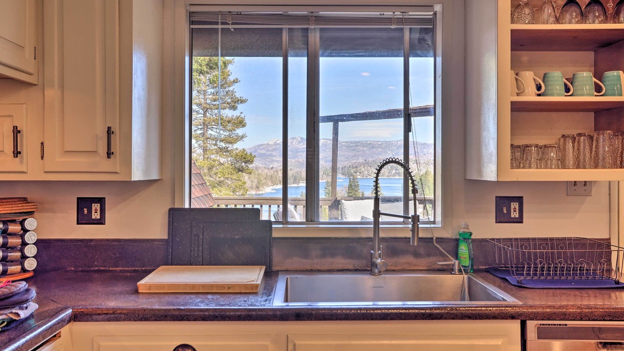 Photo of Kitchen in Lake Arrowhead