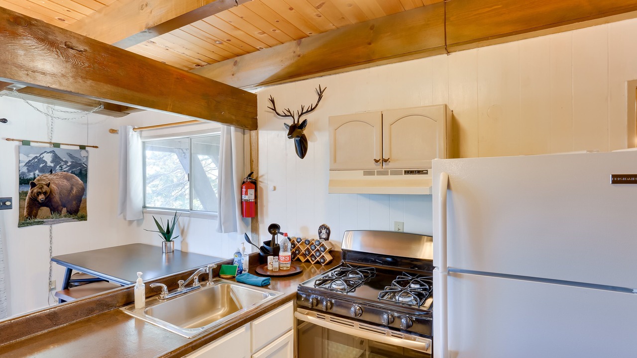 Photo of Kitchen in Lake Arrowhead