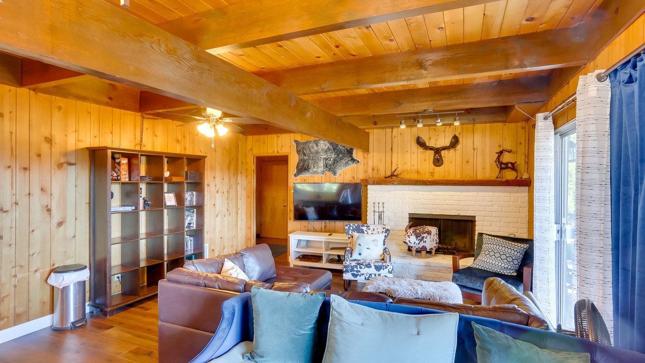 Photo of Bedroom in Lake Arrowhead