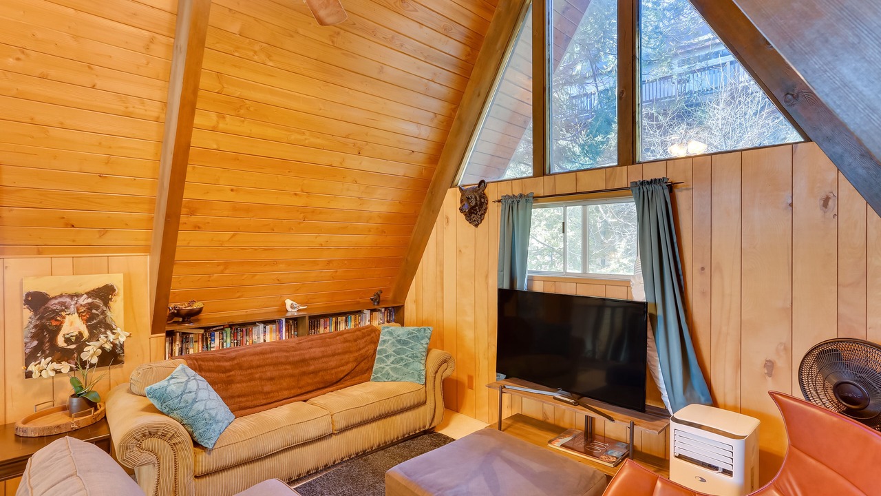 Photo of Livingroom in Lake Arrowhead