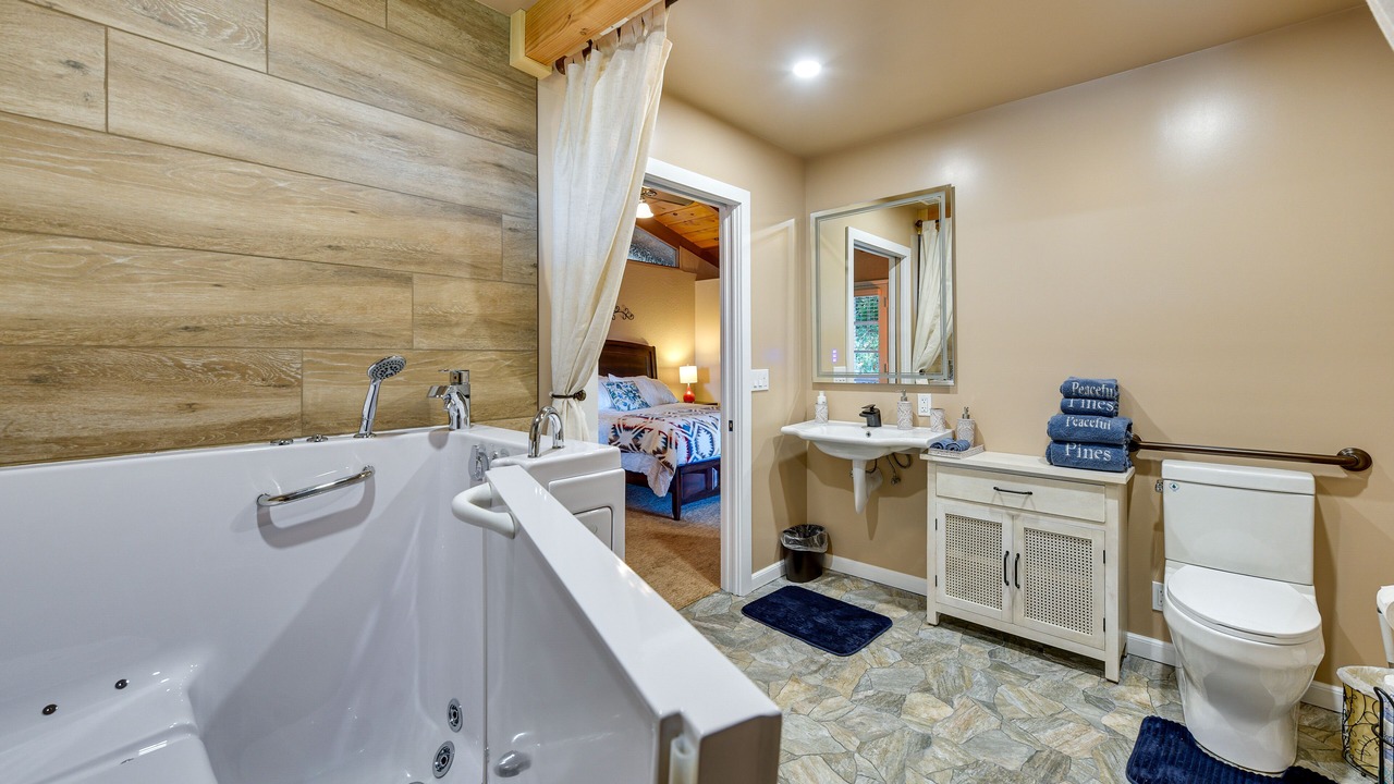 Photo of Bathroom in Idyllwild
