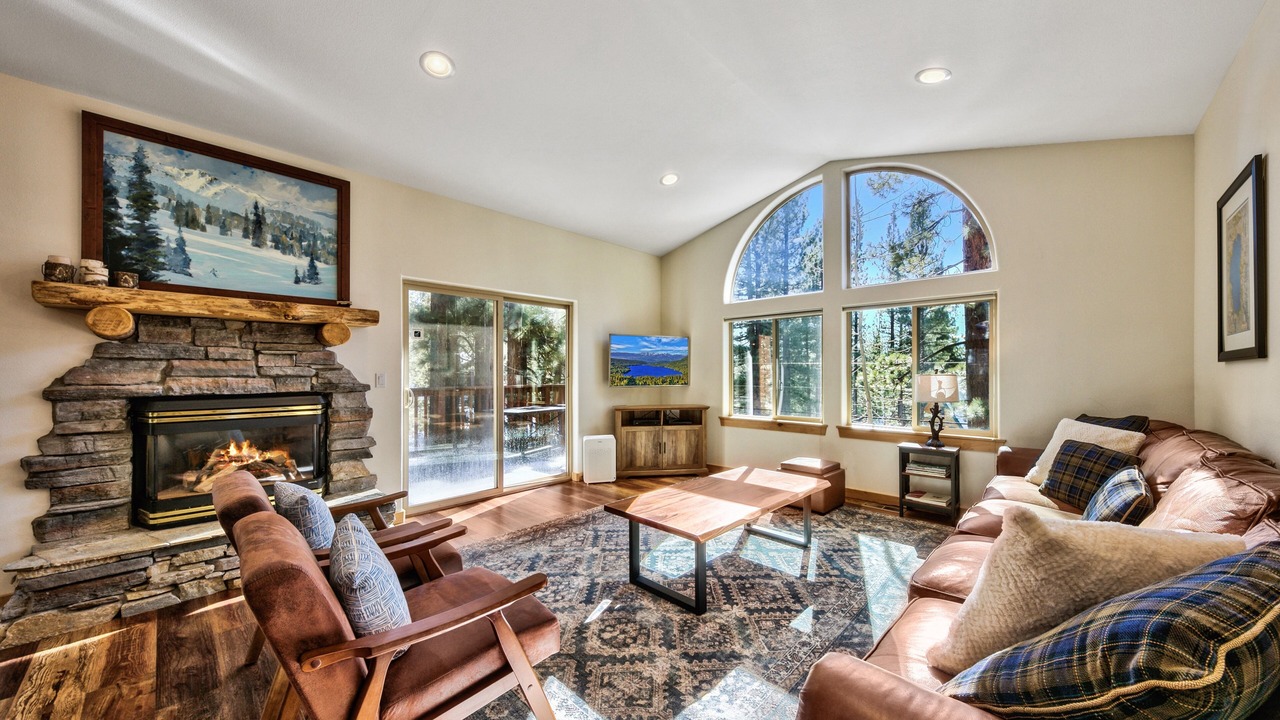 Photo of Livingroom in Montgomery Estates