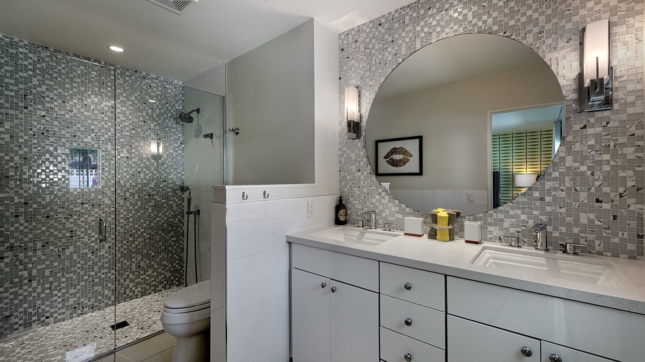Photo of Bathroom in Canyon Corridor
