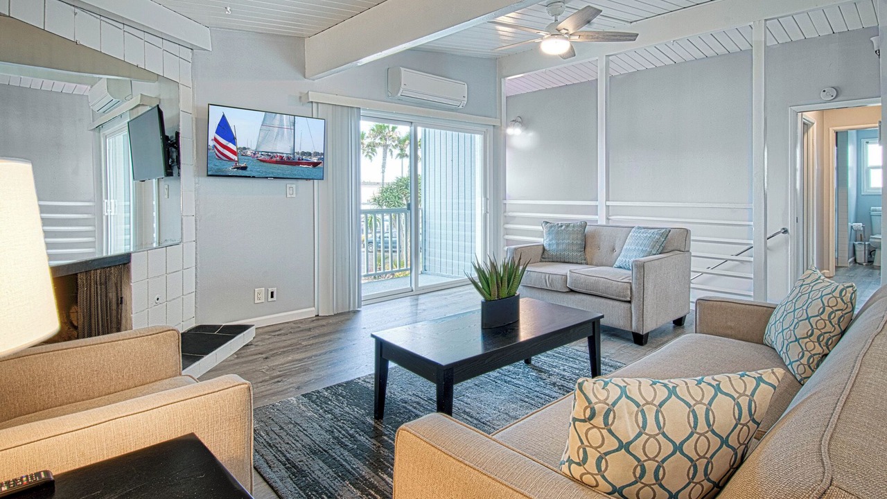 Photo of Livingroom in Newport Shores