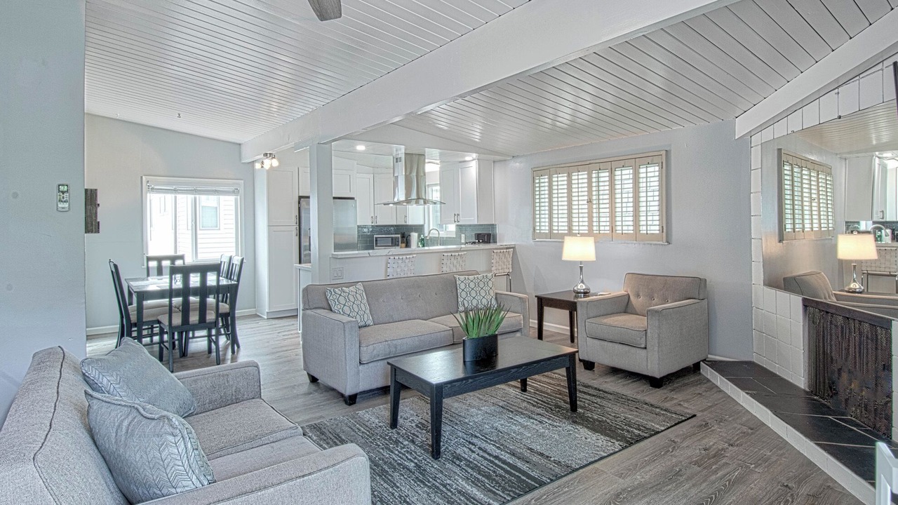 Photo of Livingroom in Newport Shores