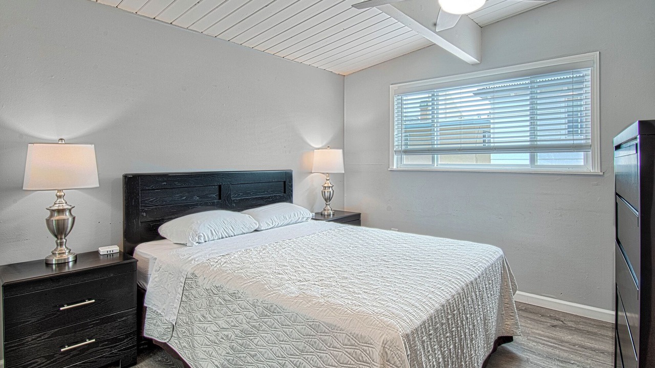 Photo of Bedroom in Newport Shores