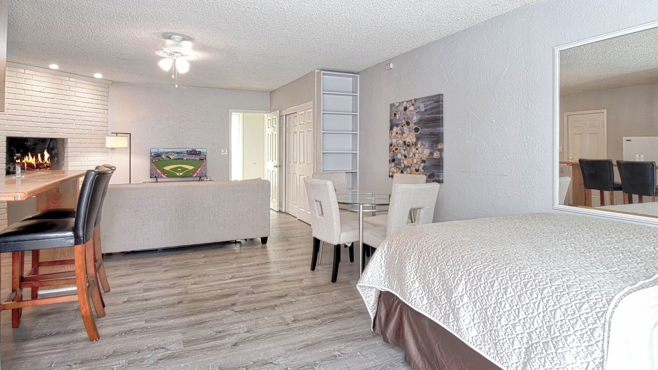 Photo of Bedroom in Newport Shores