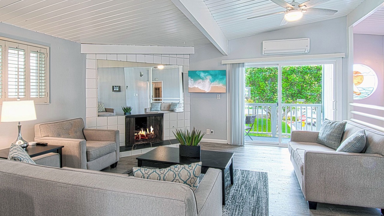 Photo of Livingroom in Newport Shores