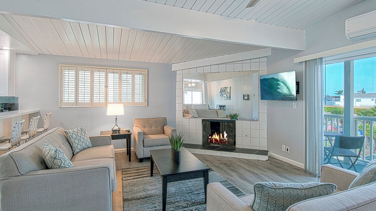 Photo of Livingroom in Newport Shores
