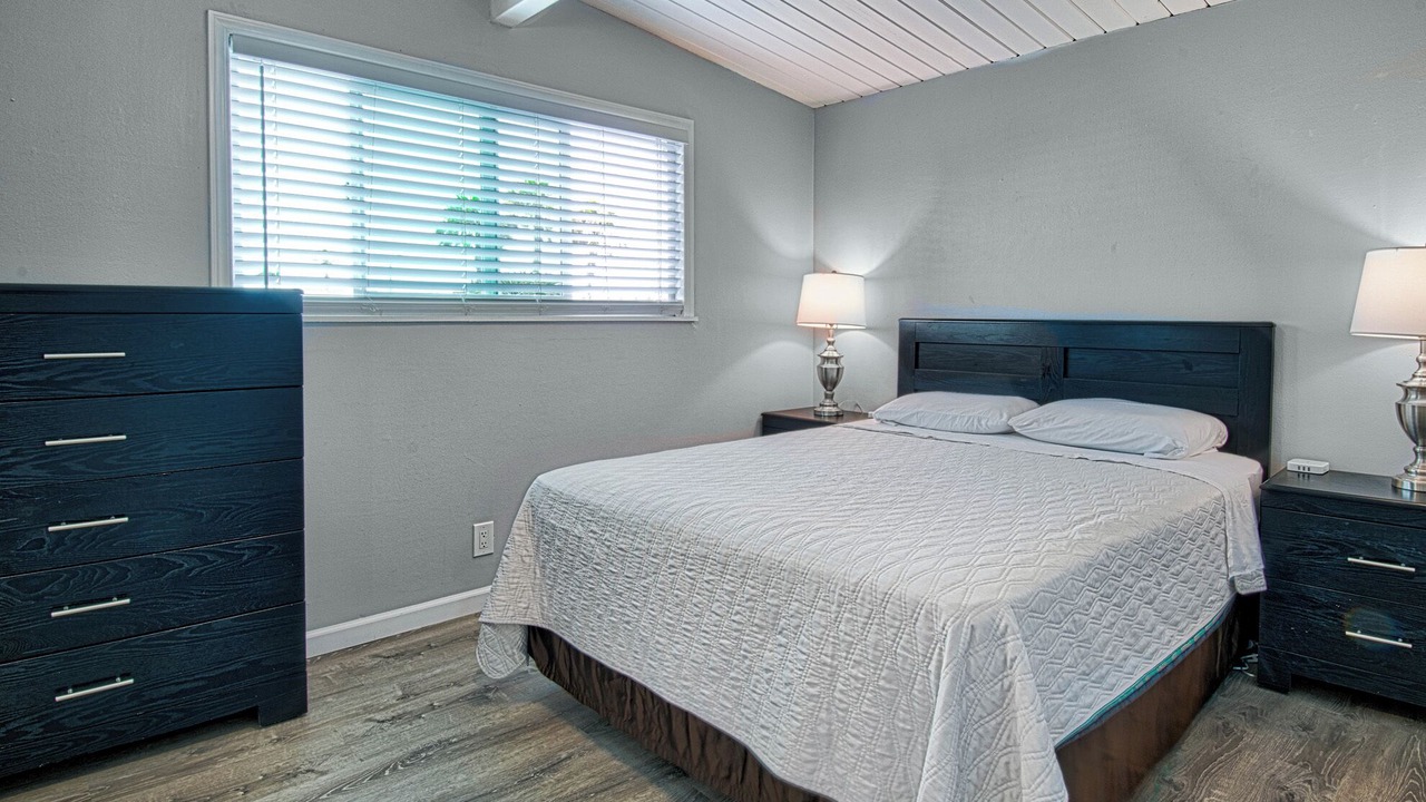 Photo of Bedroom in Newport Shores