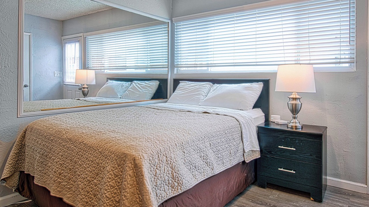 Photo of Bedroom in Newport Shores