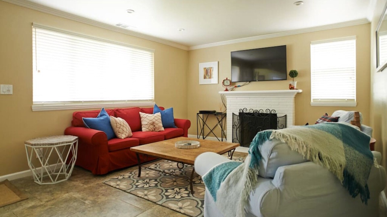 Photo of Livingroom in Stanford