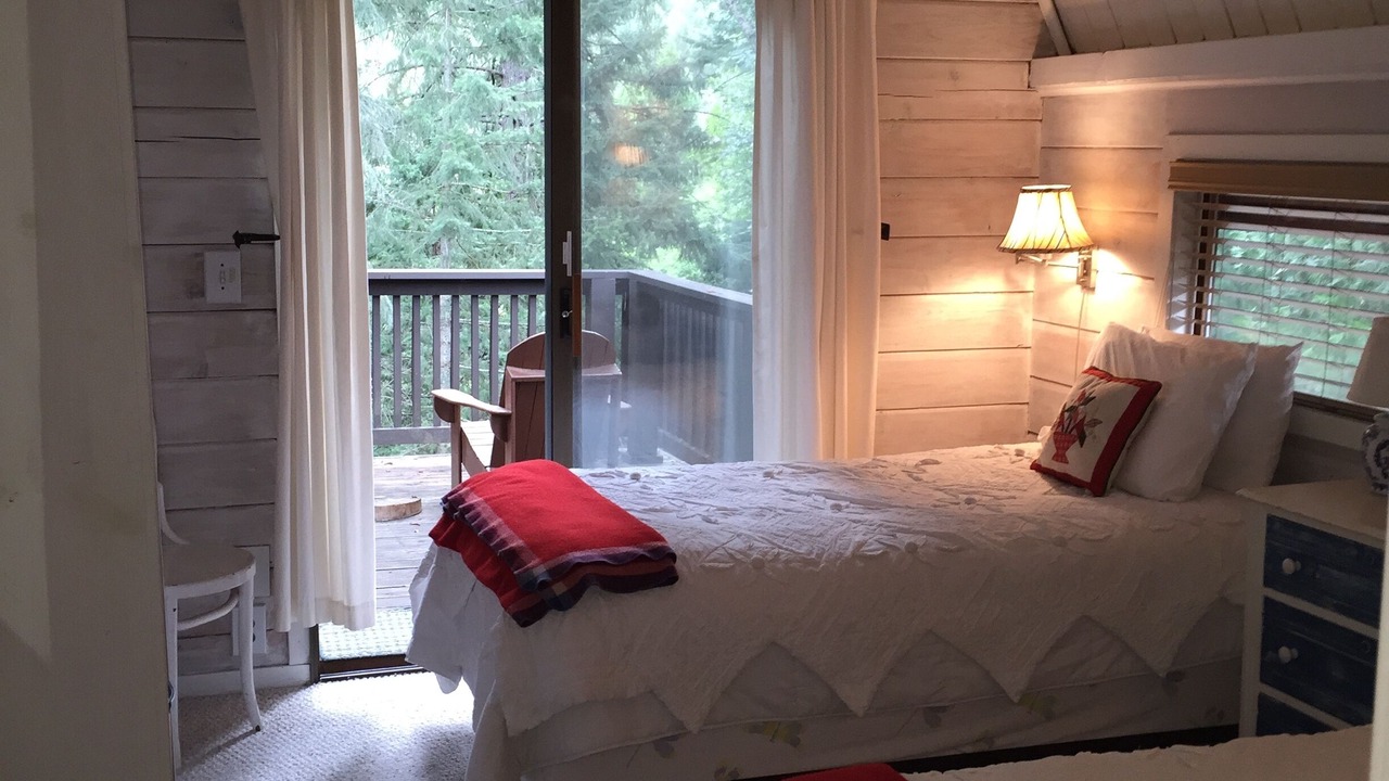 Photo of Bedroom in Mount Shasta