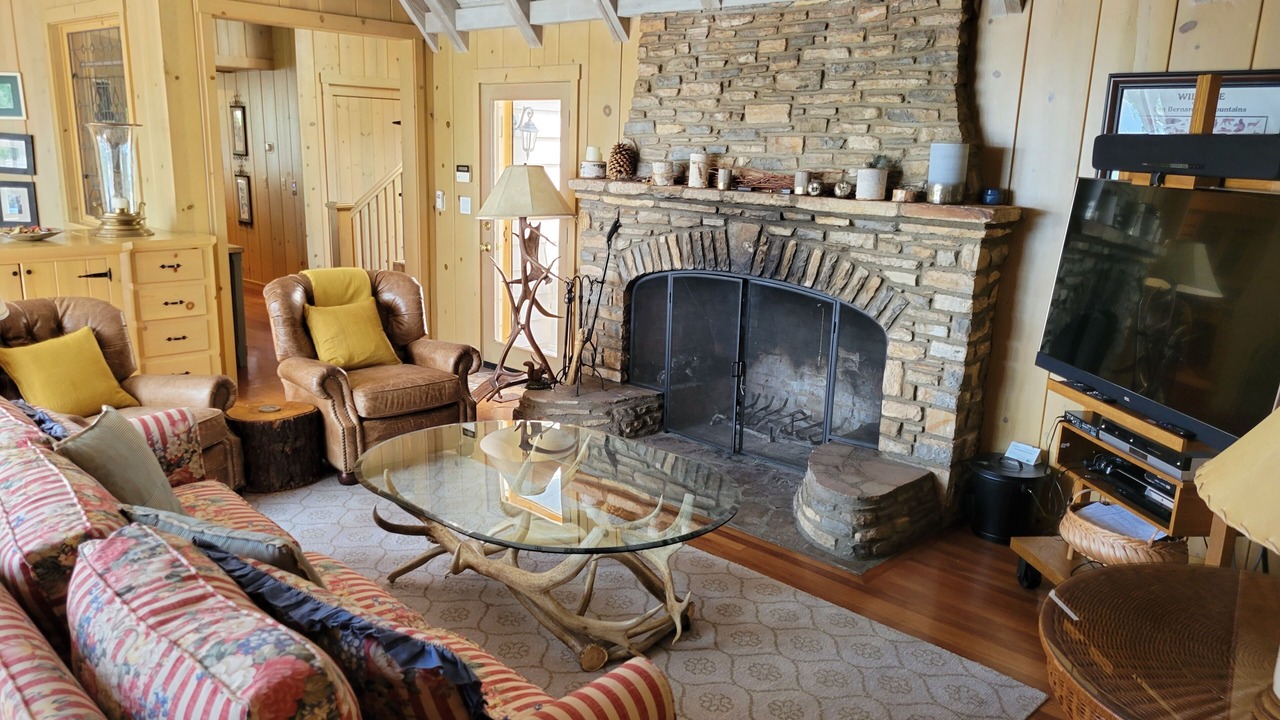 Photo of Livingroom in Cedar Glen