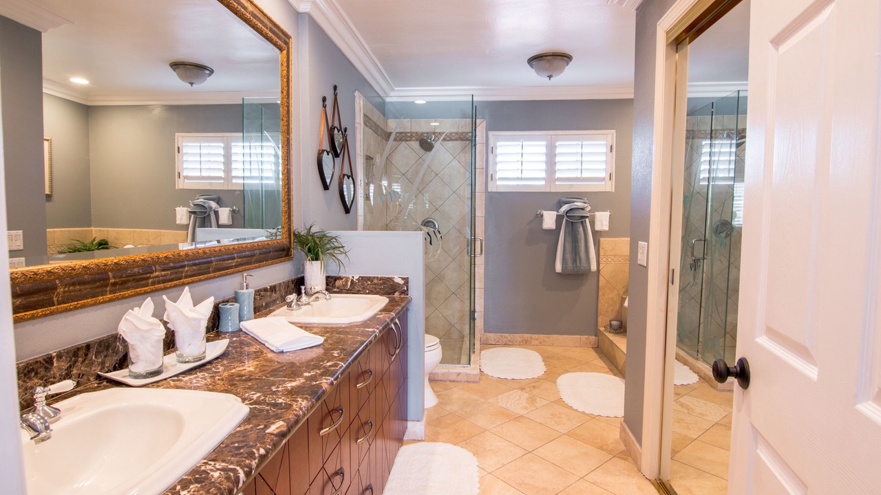Photo of Bathroom in Orange