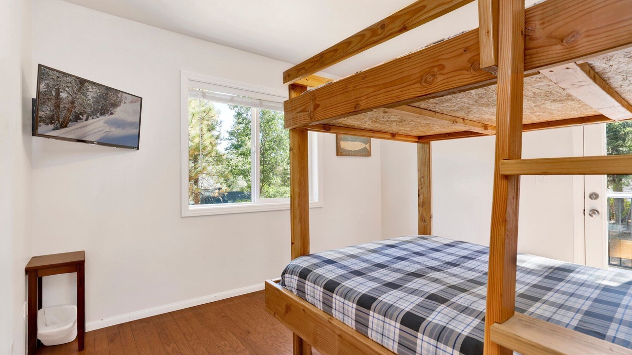Photo of Bedroom in Big Bear Lake