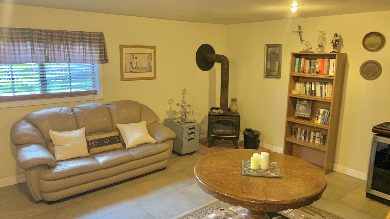 Photo of Livingroom in Lake Arrowhead