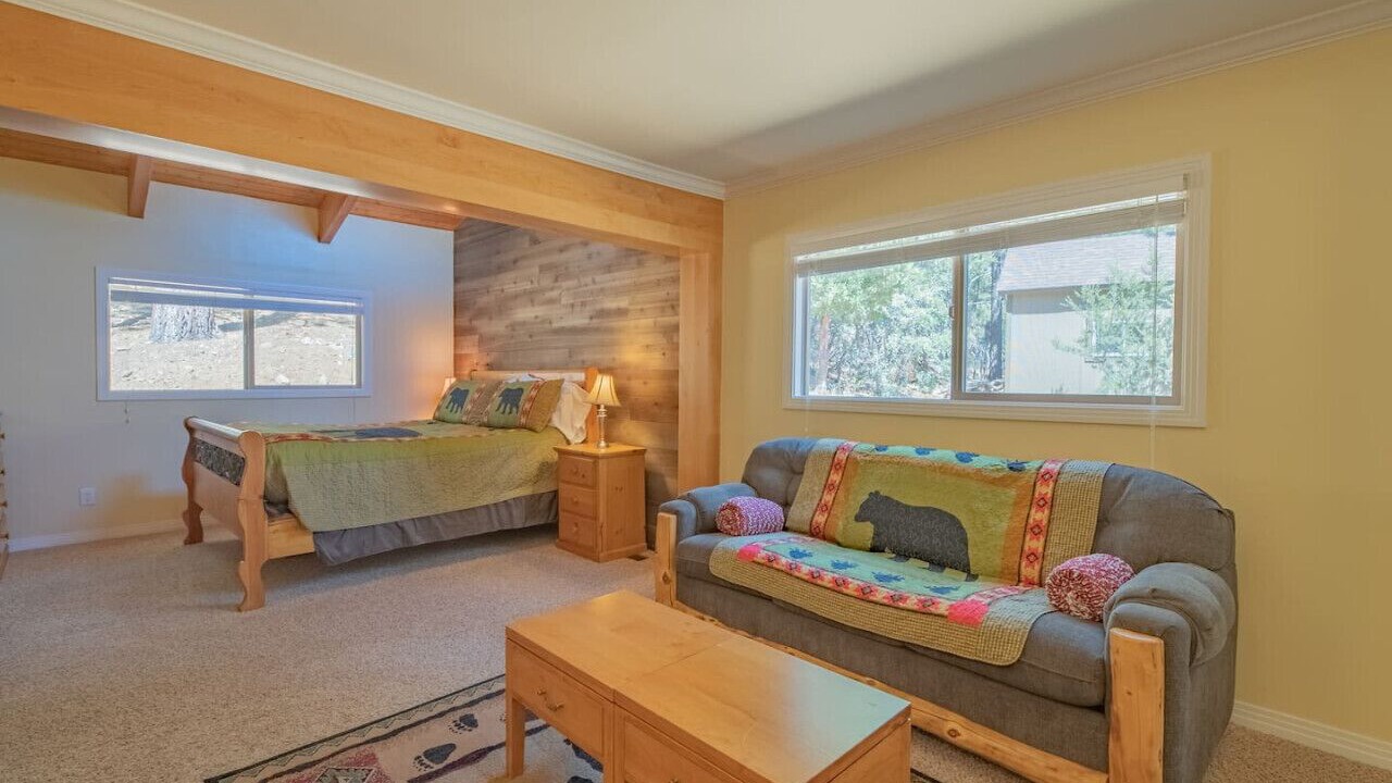 Photo of Livingroom in Upper Moonridge