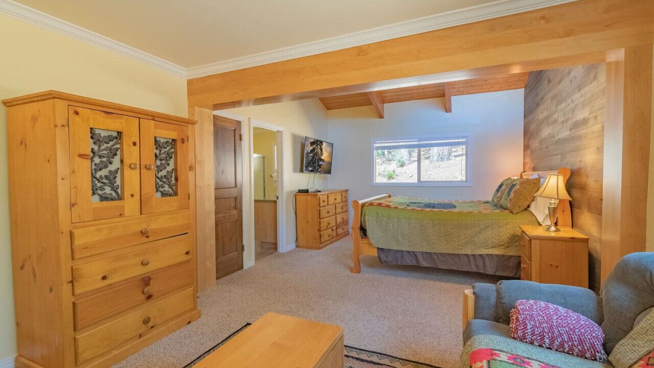 Photo of Bedroom in Upper Moonridge