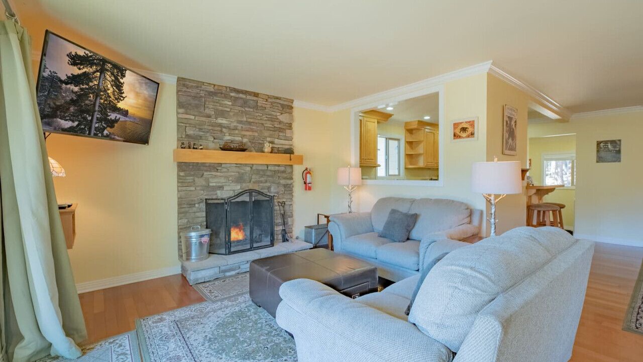 Photo of Livingroom in Upper Moonridge