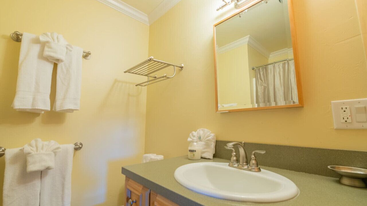 Photo of Bathroom in Upper Moonridge